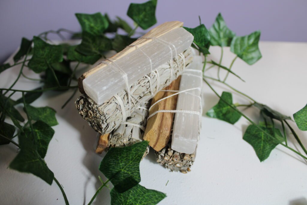 Sahumerio de Salvia Blanca,Selenita y Palo Santo