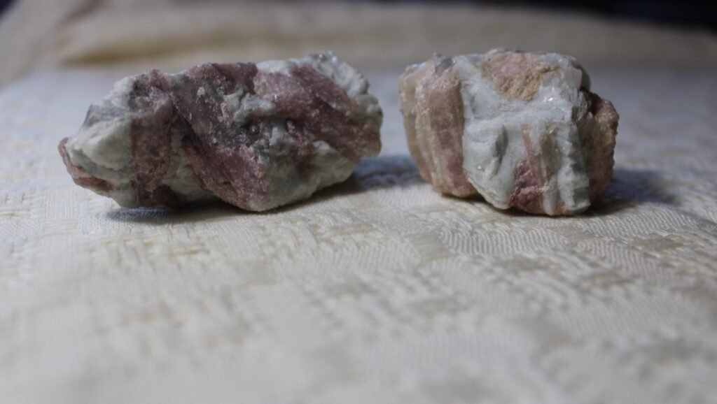 Turmalina Rosa en Matriz de Cuarzo Blanco