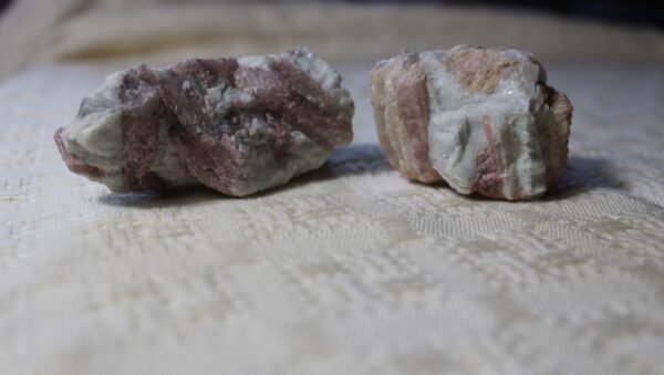 Turmalina Rosa en Matriz de Cuarzo Blanco