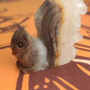 Figura de Ardilla de Cuarzo Blanco