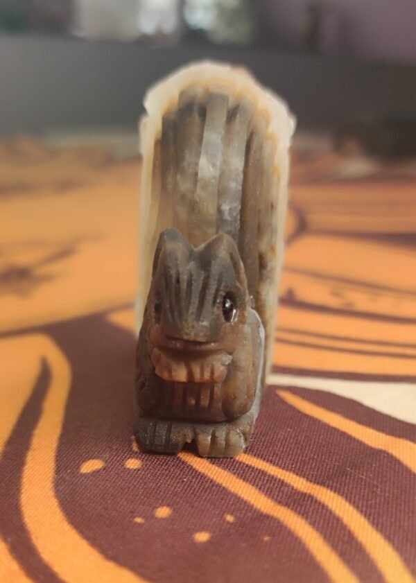 Figura de Ardilla de Cuarzo Blanco - Imagen 2
