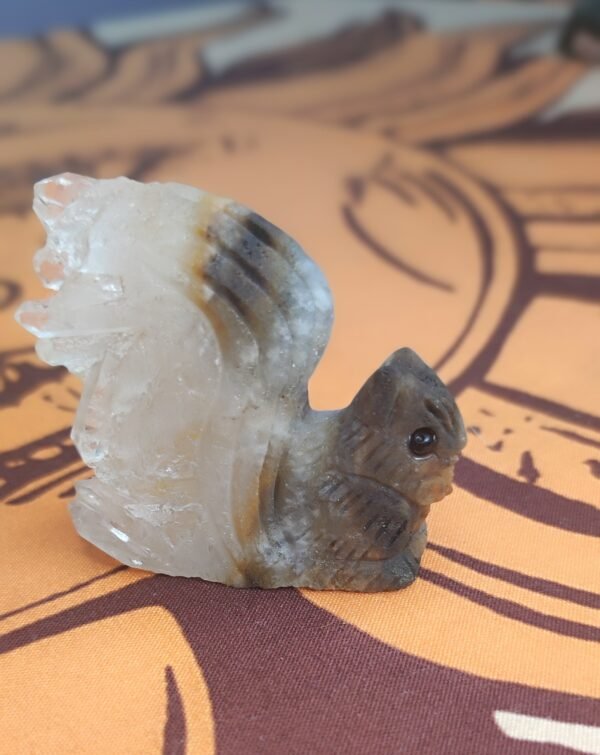 Figura de Ardilla de Cuarzo Blanco - Imagen 3